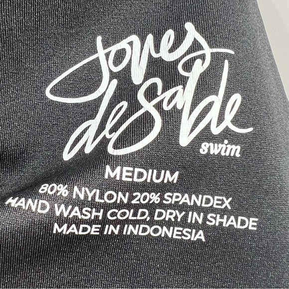 Joues de Sable Swim NWT Emmy One Shoulder Bikini Top in Noir/Black size Medium - Picture 7 of 8